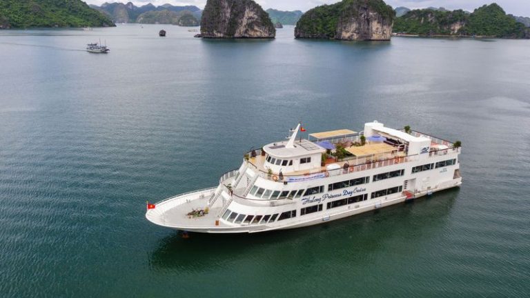 Du thuyền Hạ Long Princess 5 Sao 300 Khách