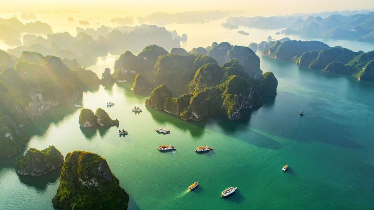 Vé Tham Quan Vịnh Hạ Long 2026 – Mua Vé Ở Đâu? Thuê Tàu Như Thế Nào?